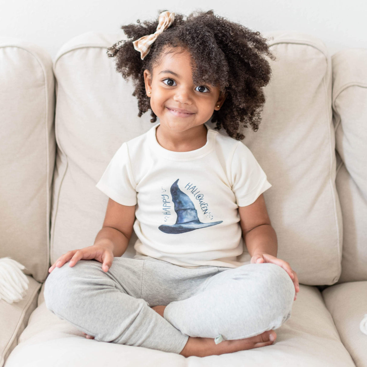 graphic tee | halloween hat - HoneyBug