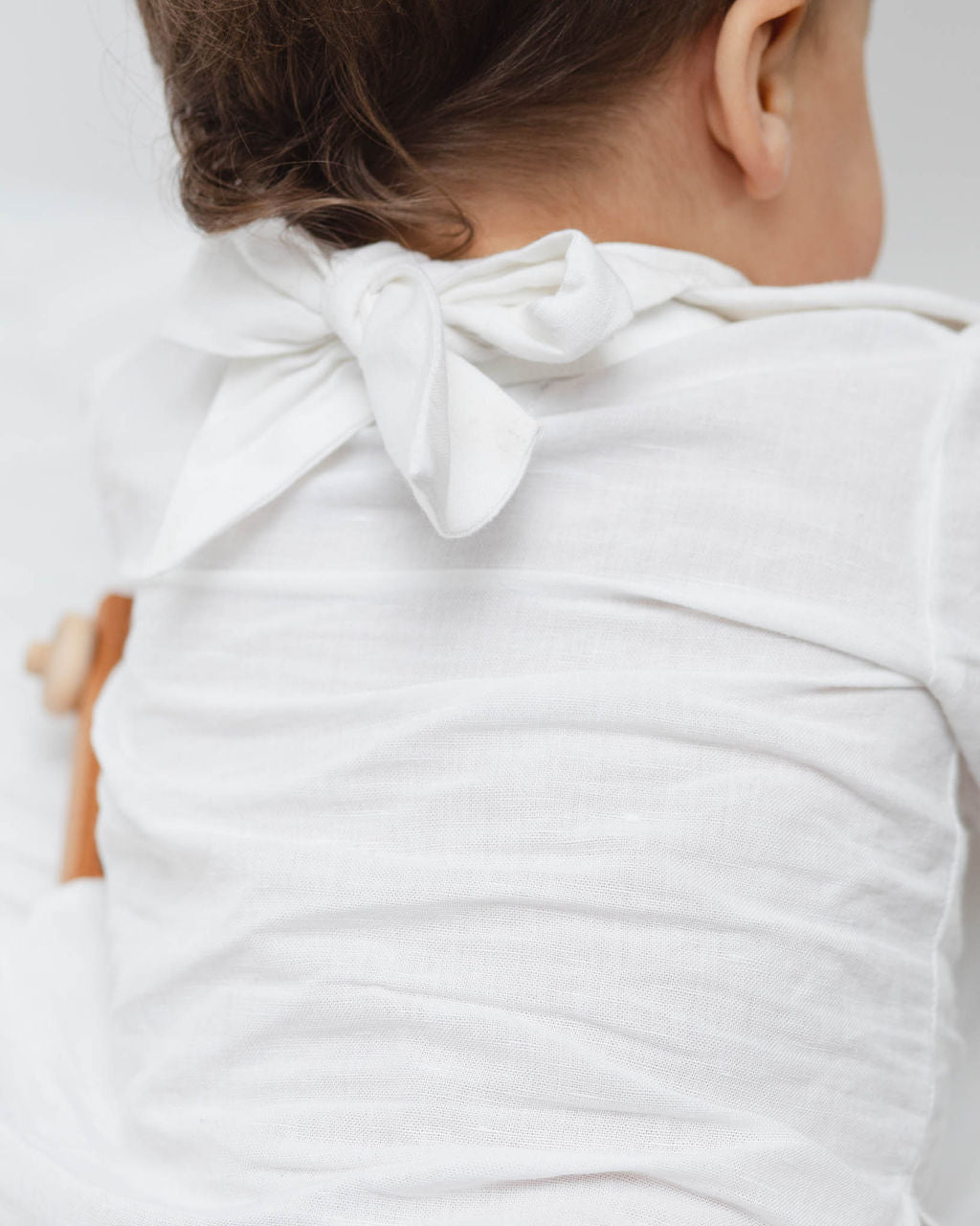 Newborn Bib | White Linen - HoneyBug