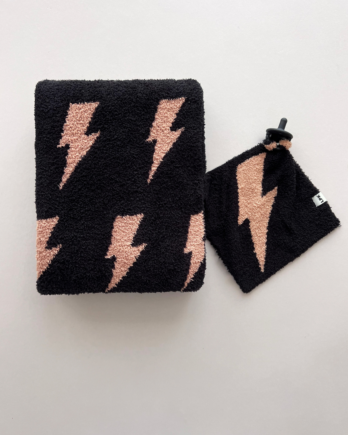 Lightning Bolt Fuzzy Blanket | Mocha - HoneyBug