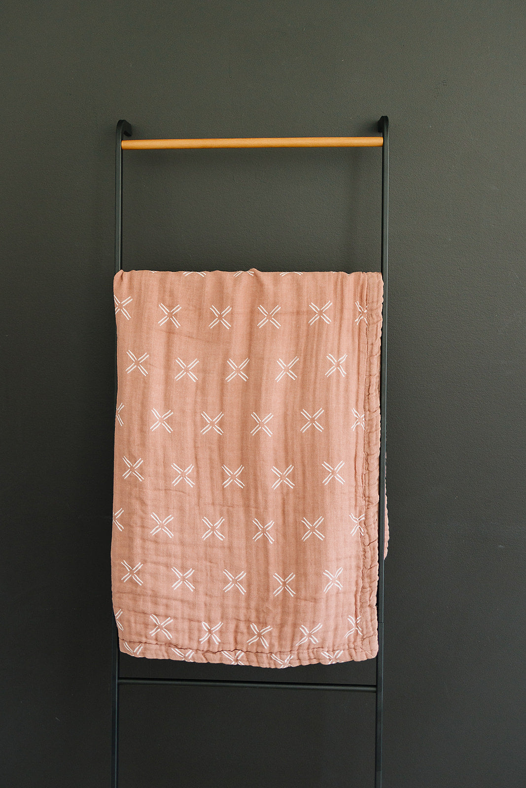 Just Peachy Muslin Quilt - HoneyBug