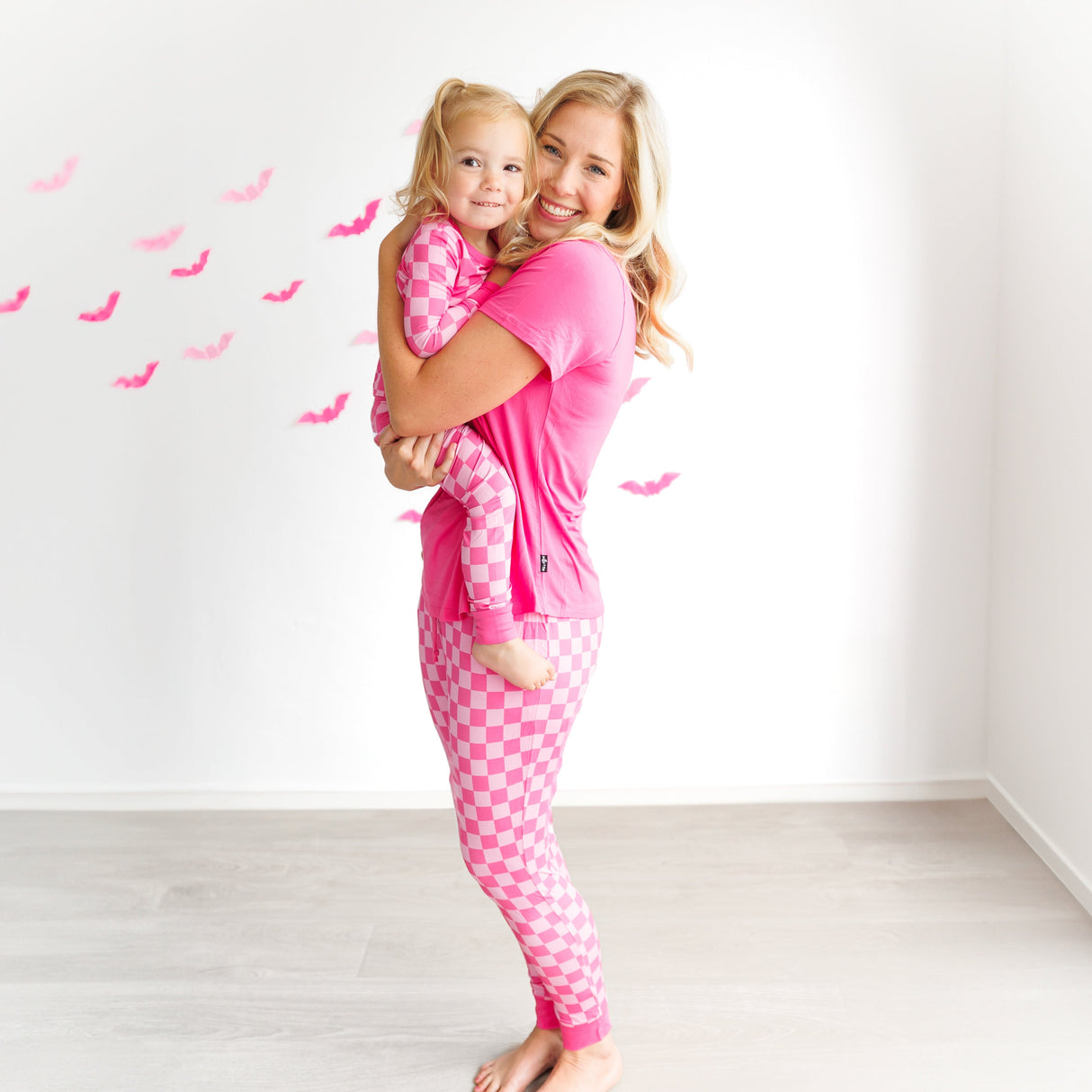 MAMA V-NECK- Bubblegum - HoneyBug