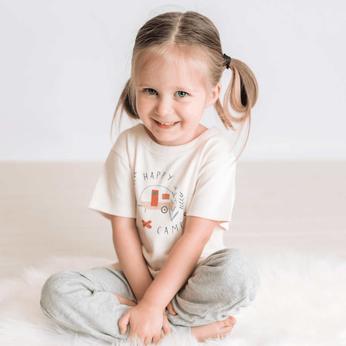 graphic tee | happy camper - HoneyBug