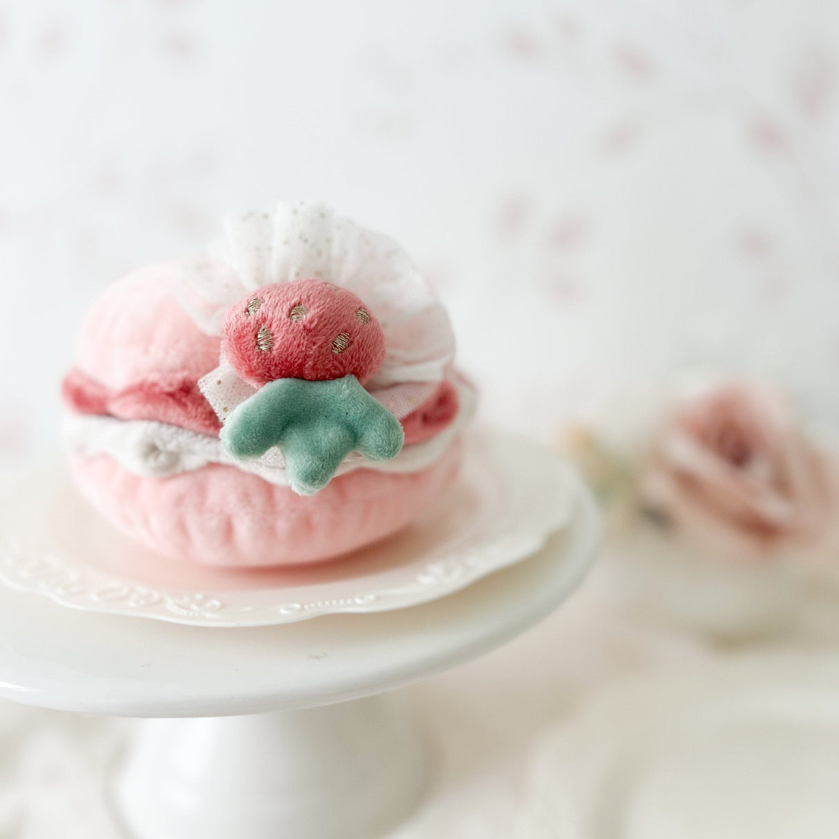 Marie Macaron - HoneyBug