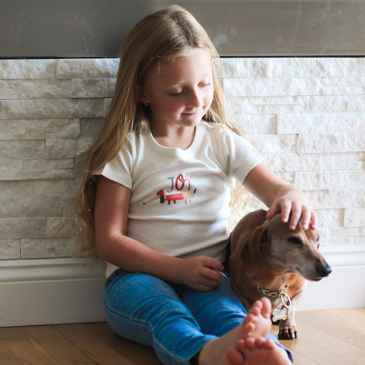 graphic tee | joy dog - HoneyBug