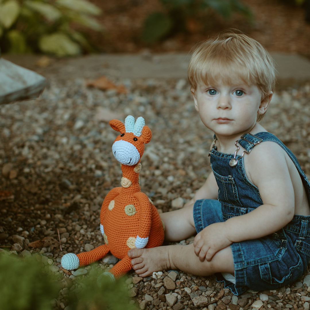 Large Giraffe - HoneyBug