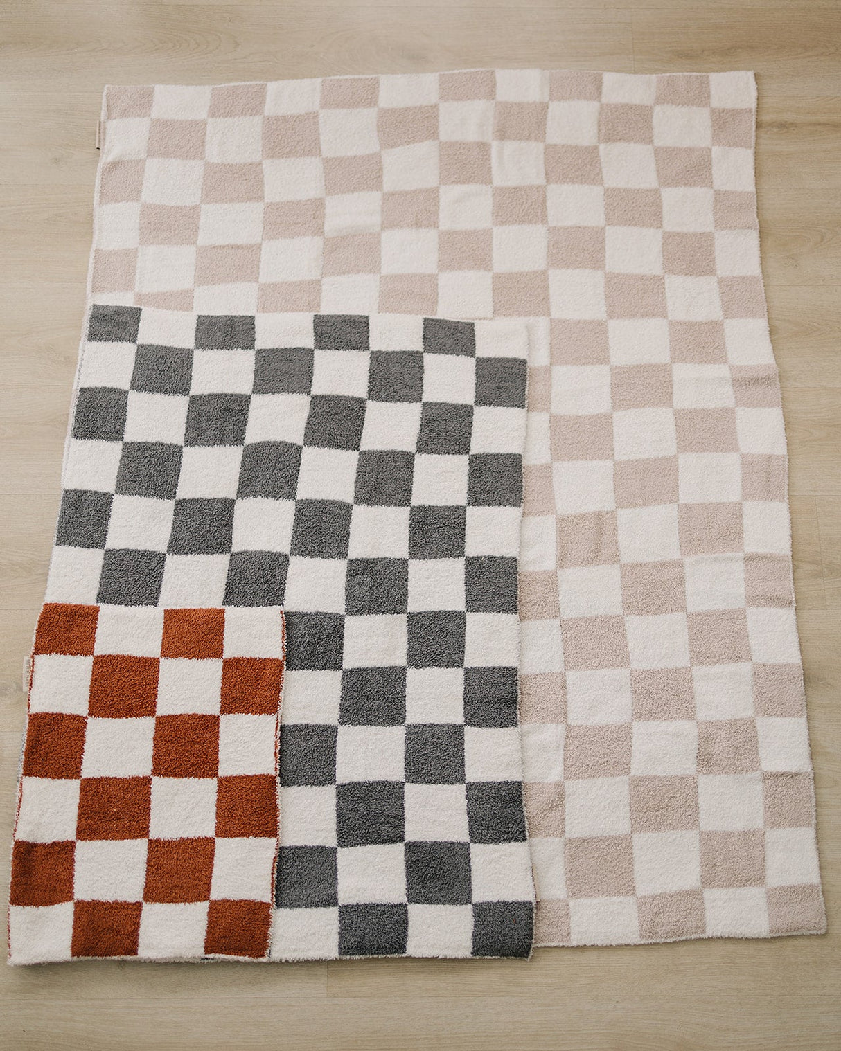 Charcoal Checkered Plush Blanket - HoneyBug