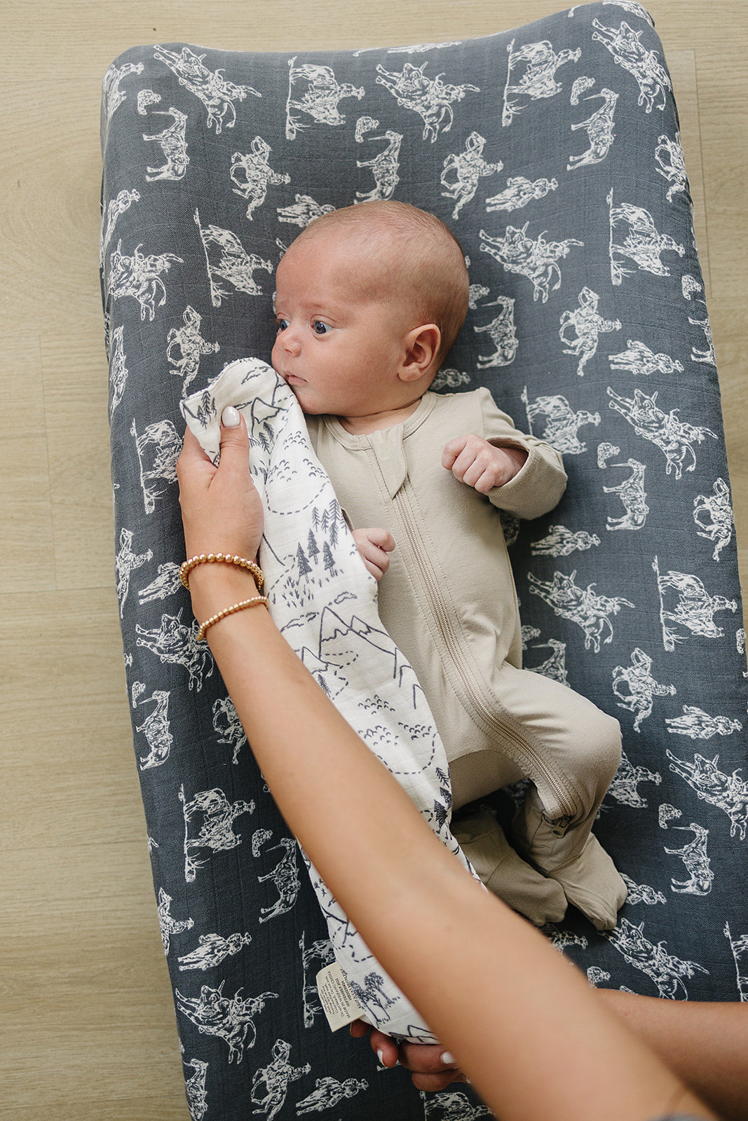 Summit Muslin Burp Cloth - HoneyBug