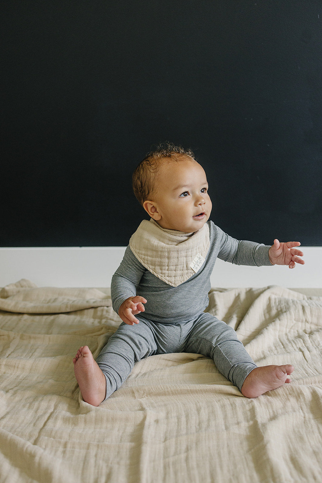 Oatmeal Muslin Bib - HoneyBug