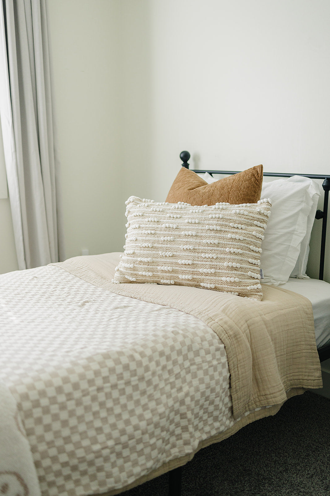 Taupe Checkered Twin Muslin Quilt - HoneyBug