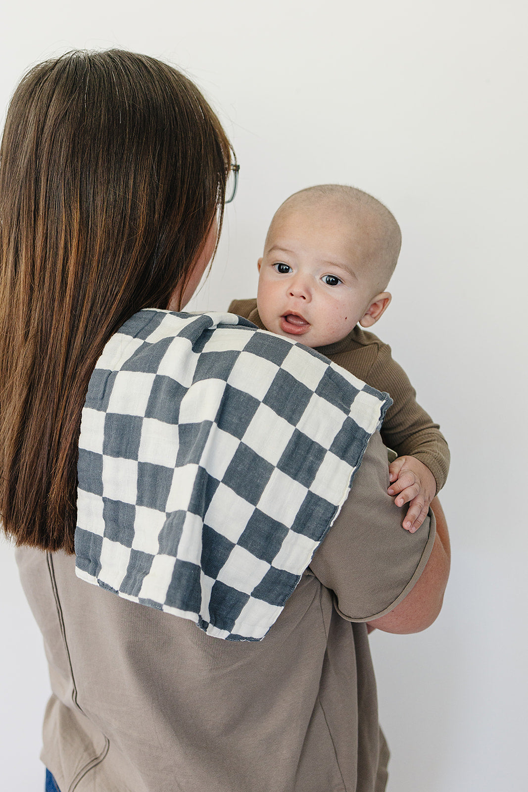 Charcoal Checkered Muslin Burp Cloth - HoneyBug