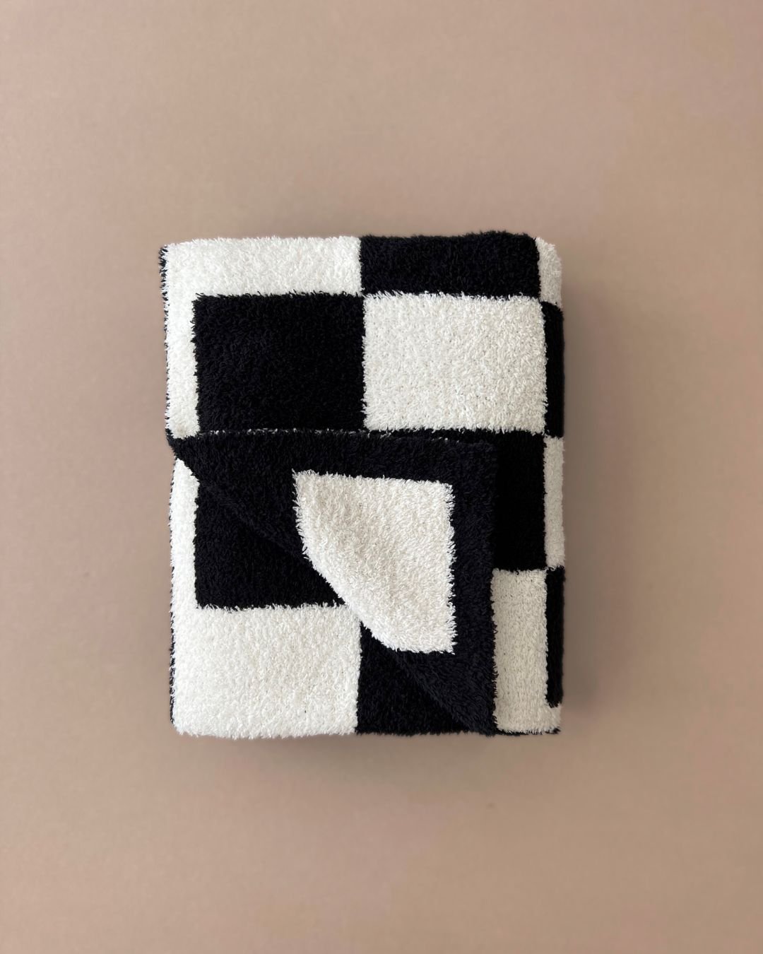 Checkered Plush Blanket | Black - HoneyBug