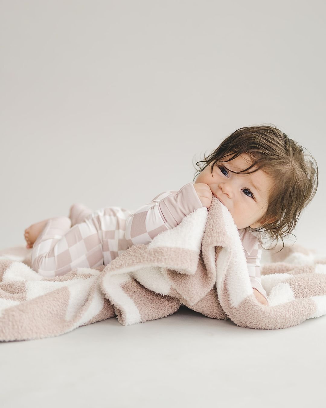 Checkered Plush Blanket | Latte - HoneyBug