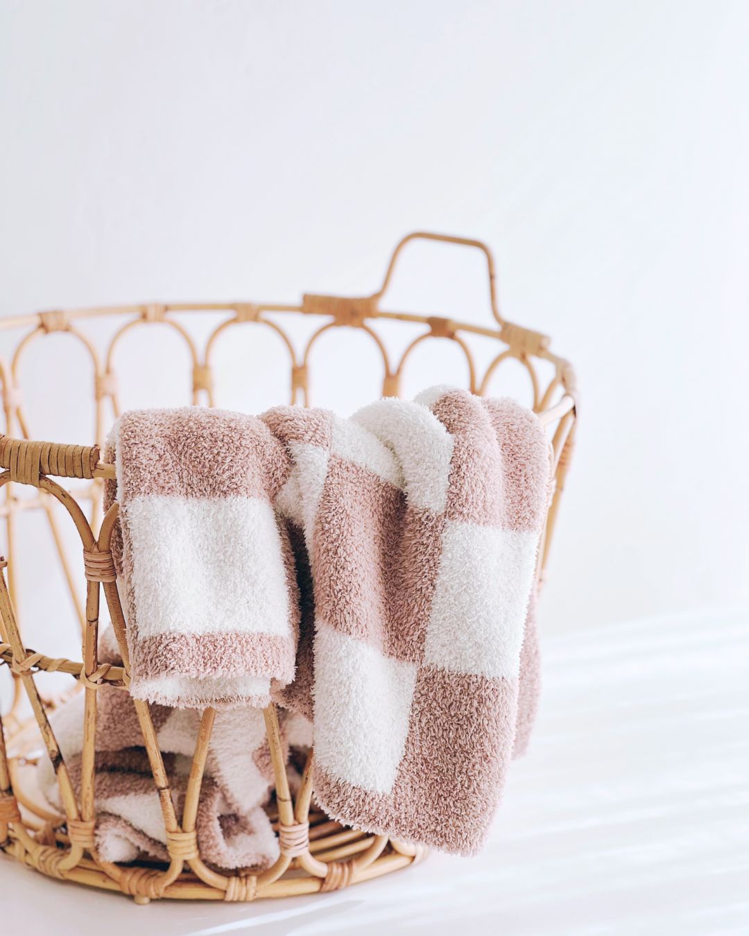 Checkered Plush Blanket | Latte - HoneyBug