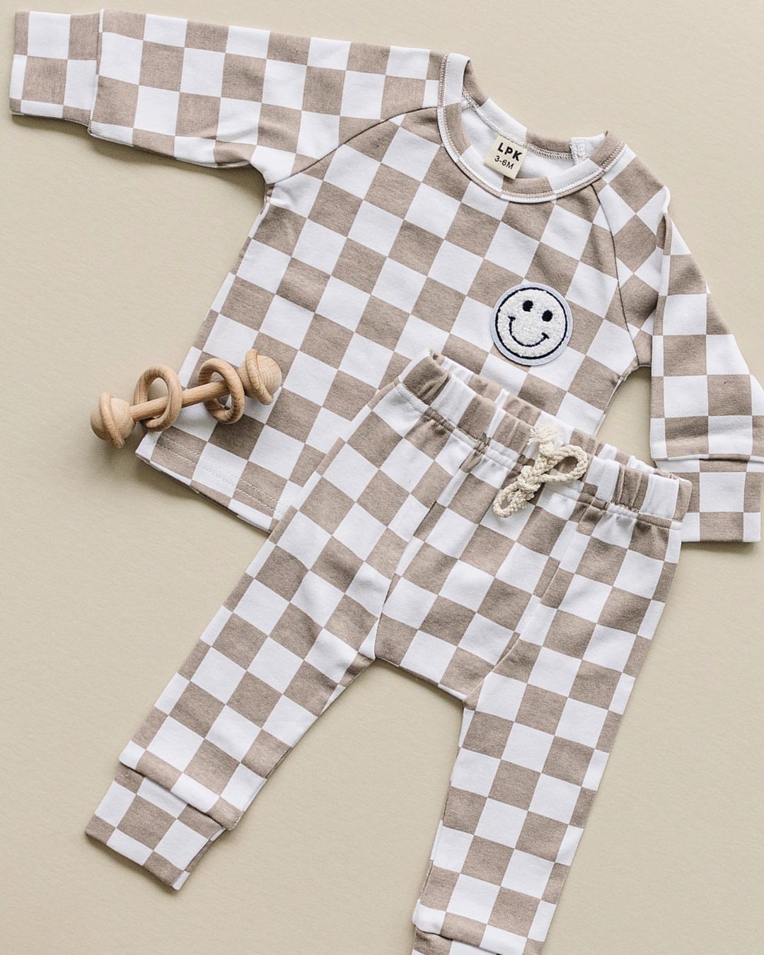 Checkered Smiley Lounge Set | Latte - HoneyBug