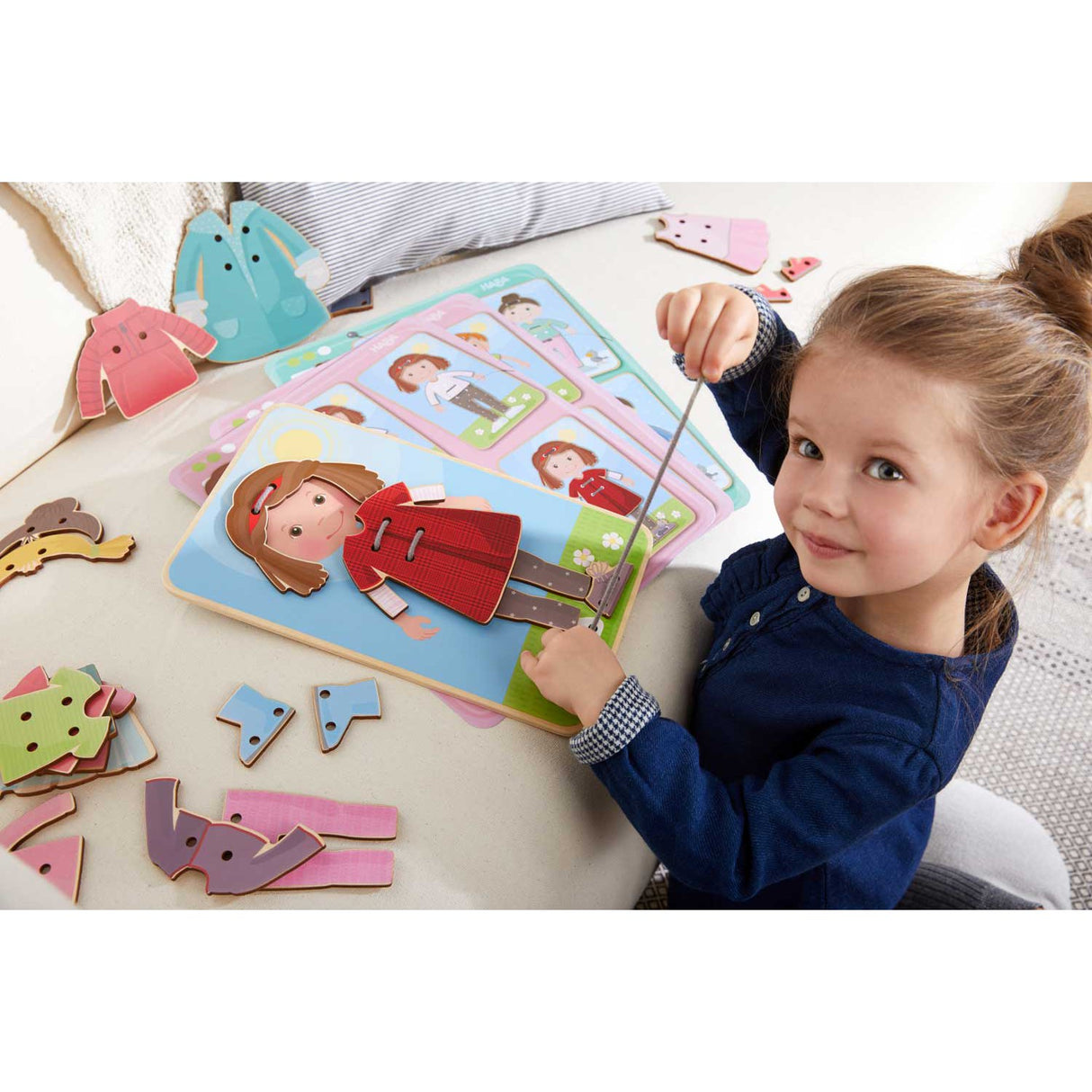 Dress Me Threading & Lacing Game - HoneyBug