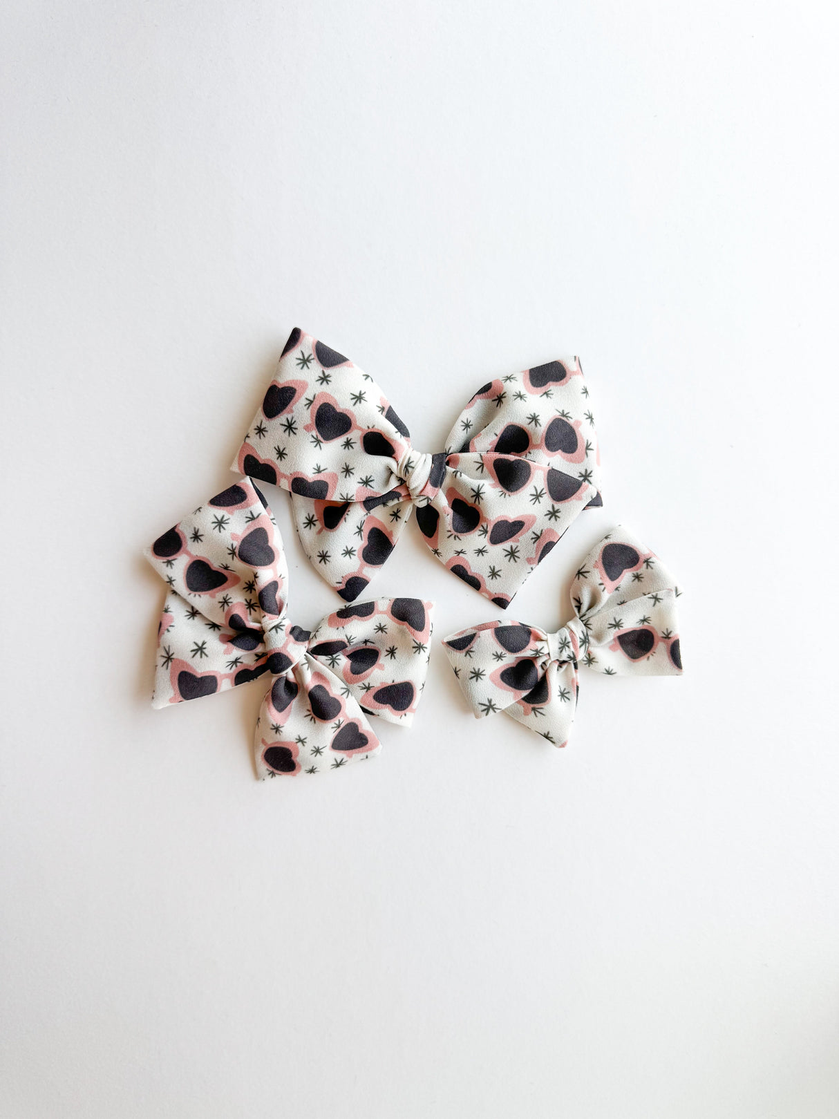Heart Sunnies Pinwheel Bow - HoneyBug