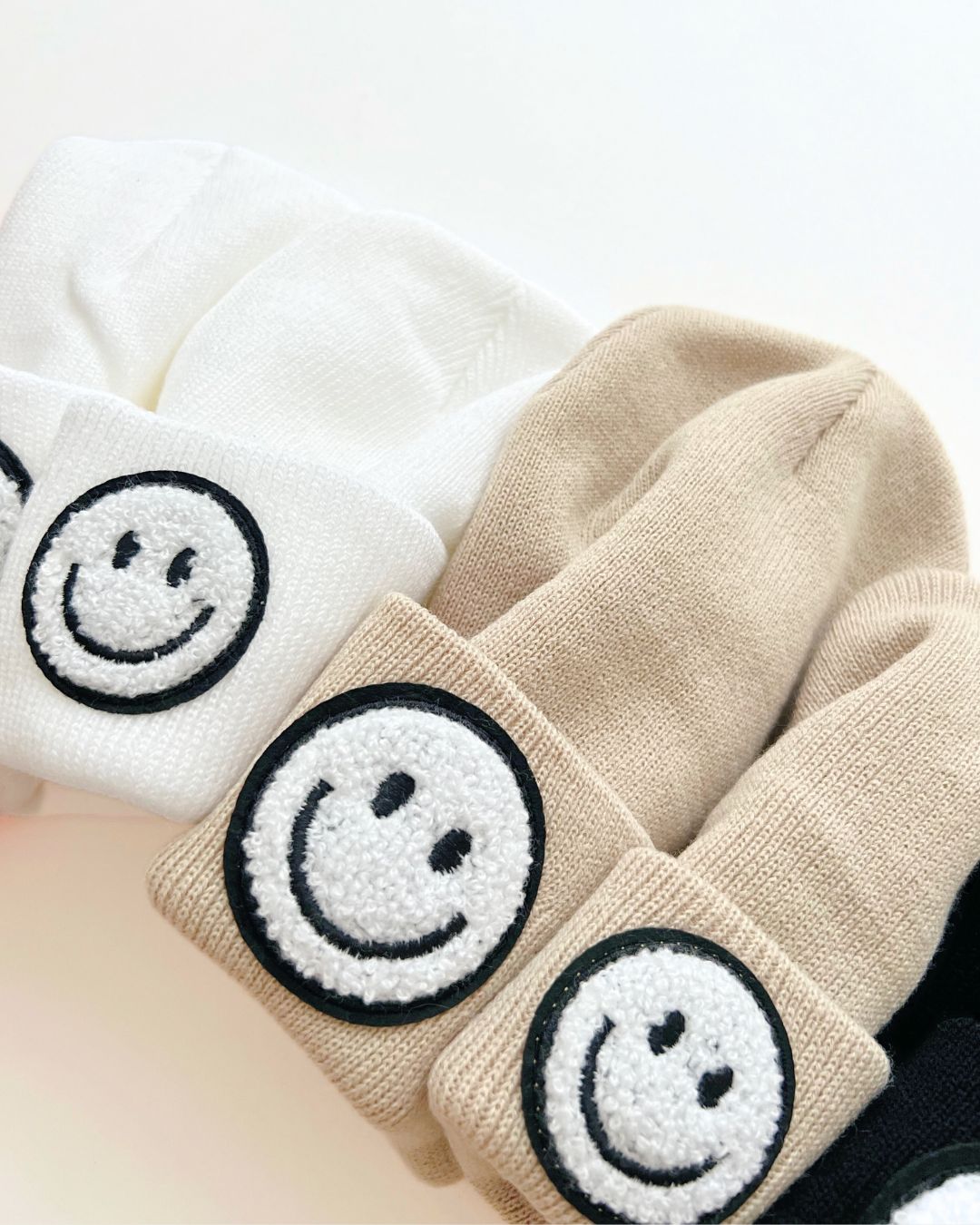Smiley Beanie | Beige - HoneyBug