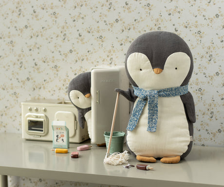 Penguin - Medium - HoneyBug 