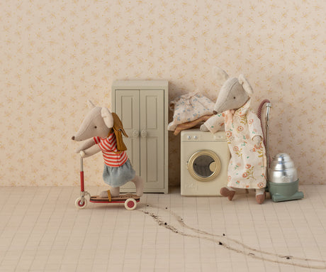 Sister mouse, Big sister - HoneyBug 