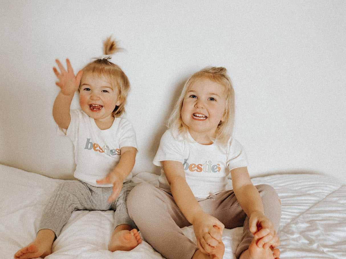 graphic tee | besties - HoneyBug 