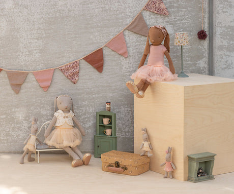 Garland - Rose - HoneyBug 