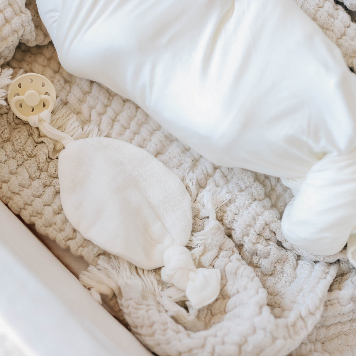 Muslin Paci Lovey - HoneyBug 
