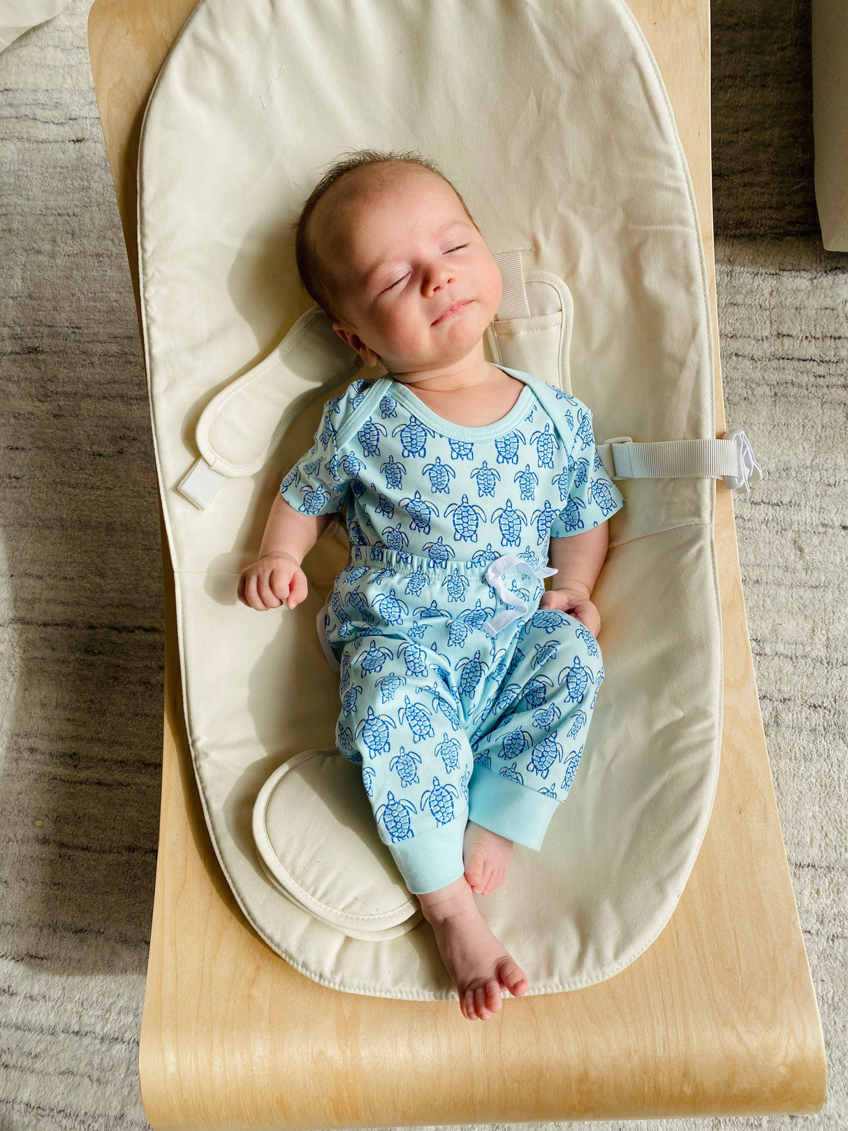 Blue Sea Turtle Short Sleeve Onesie - HoneyBug 