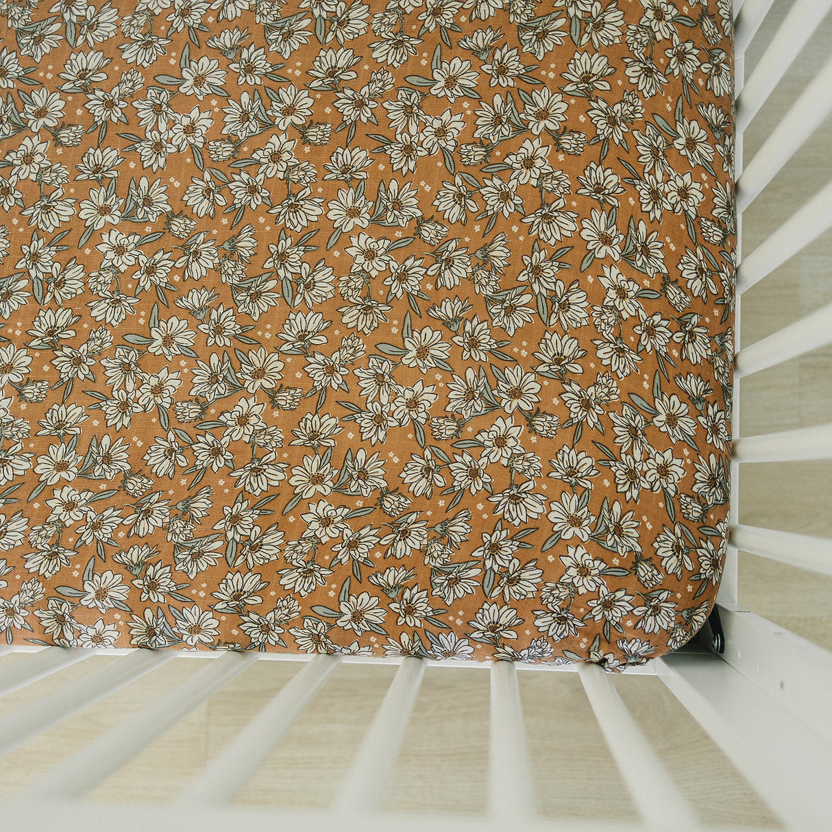 Magnolia Muslin Crib Sheet - HoneyBug 