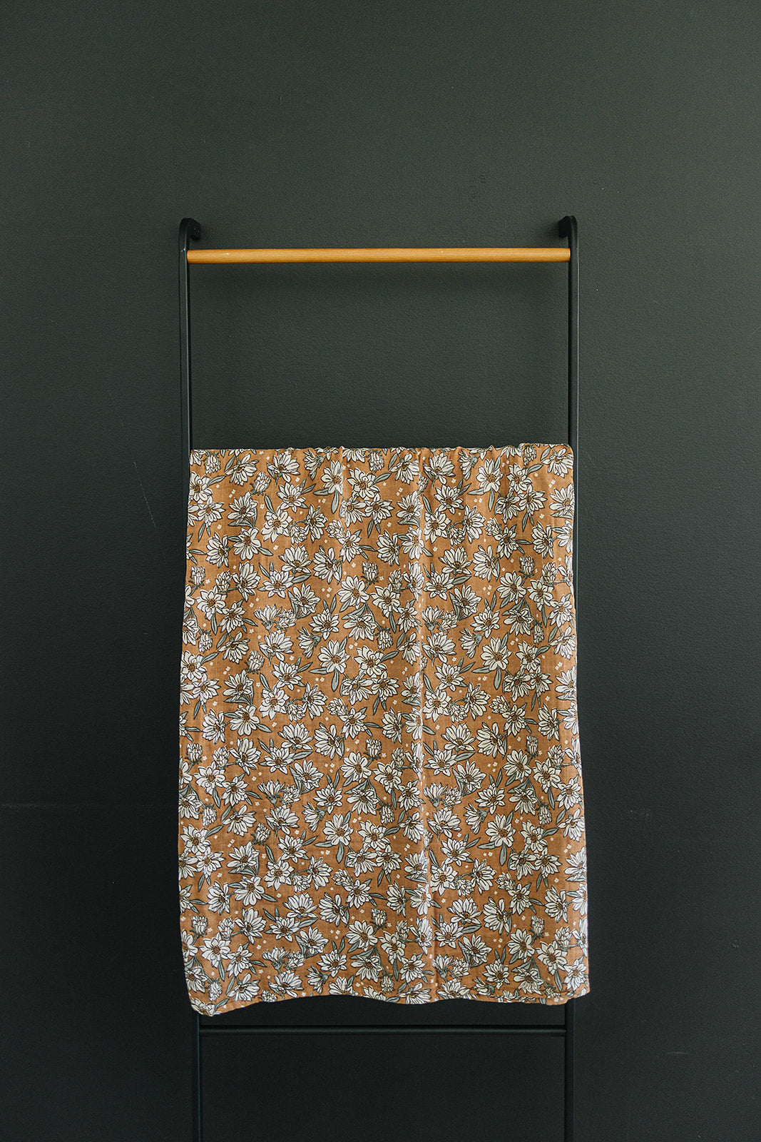 Magnolia Muslin Swaddle Blanket - HoneyBug 