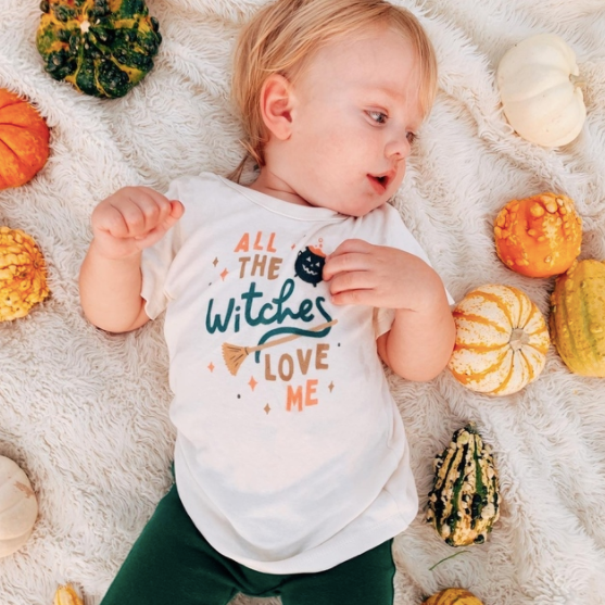 graphic tee | witches love me - HoneyBug 
