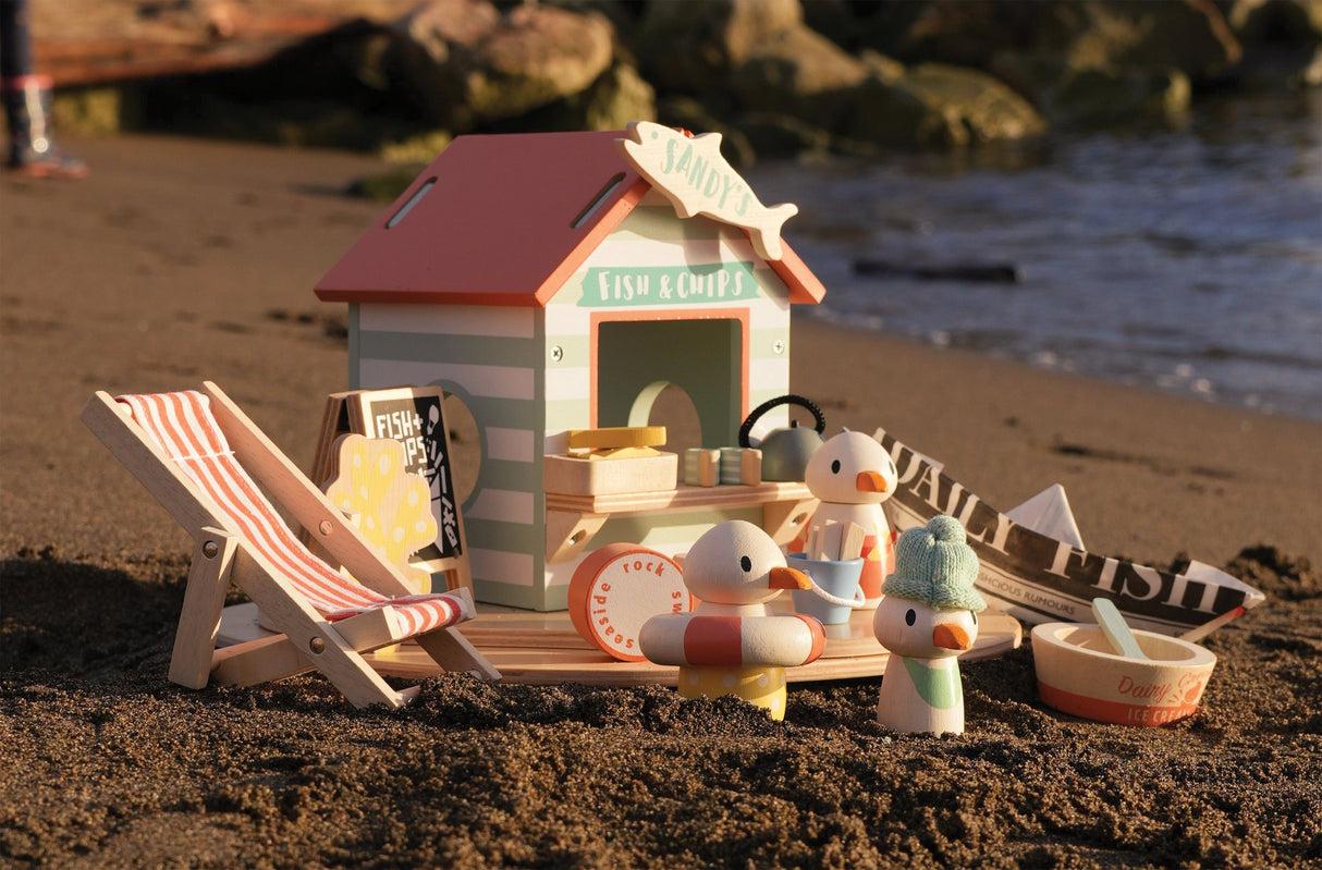 Sandy's Beach Hut - HoneyBug 
