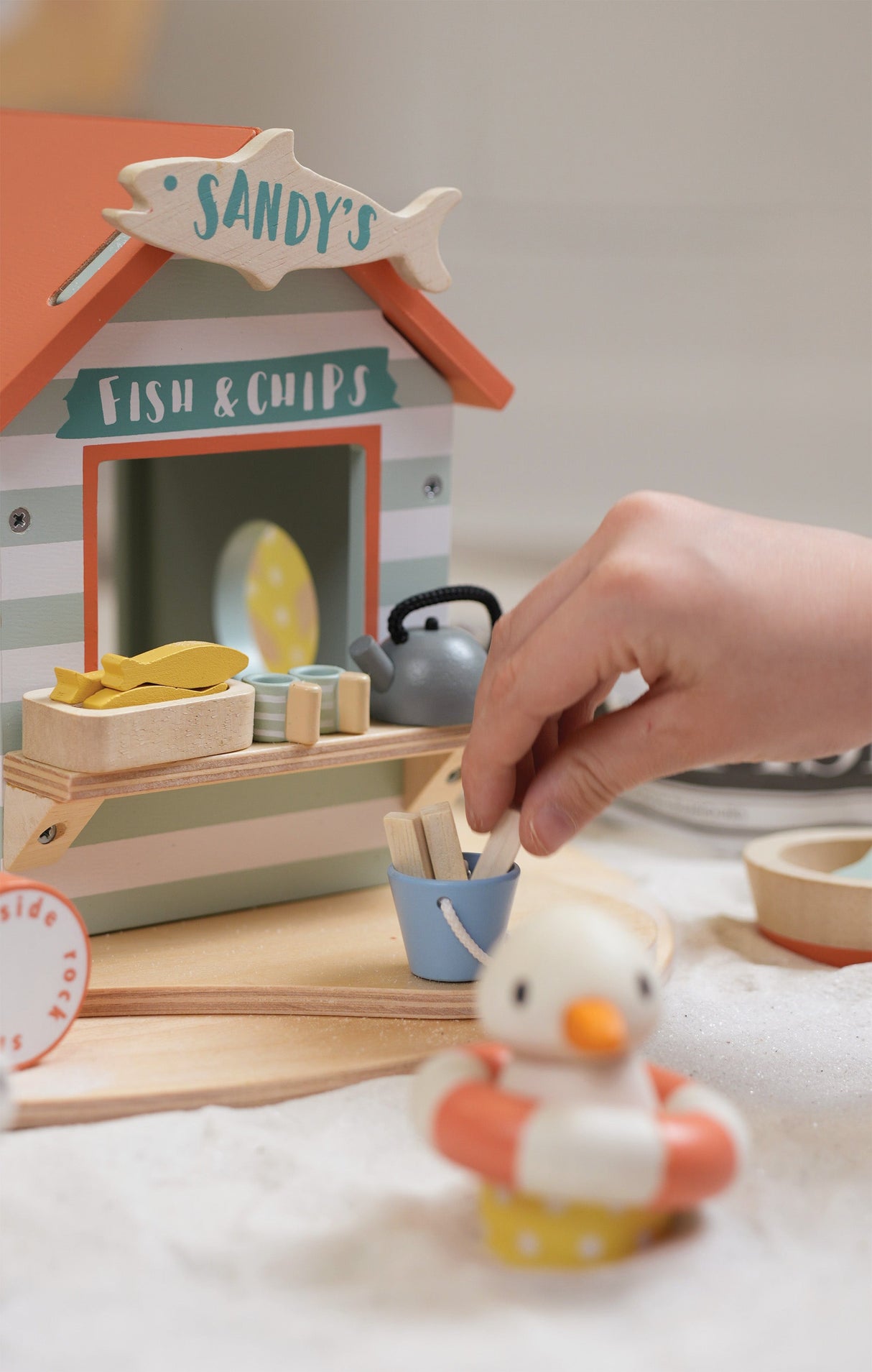 Sandy's Beach Hut - HoneyBug 