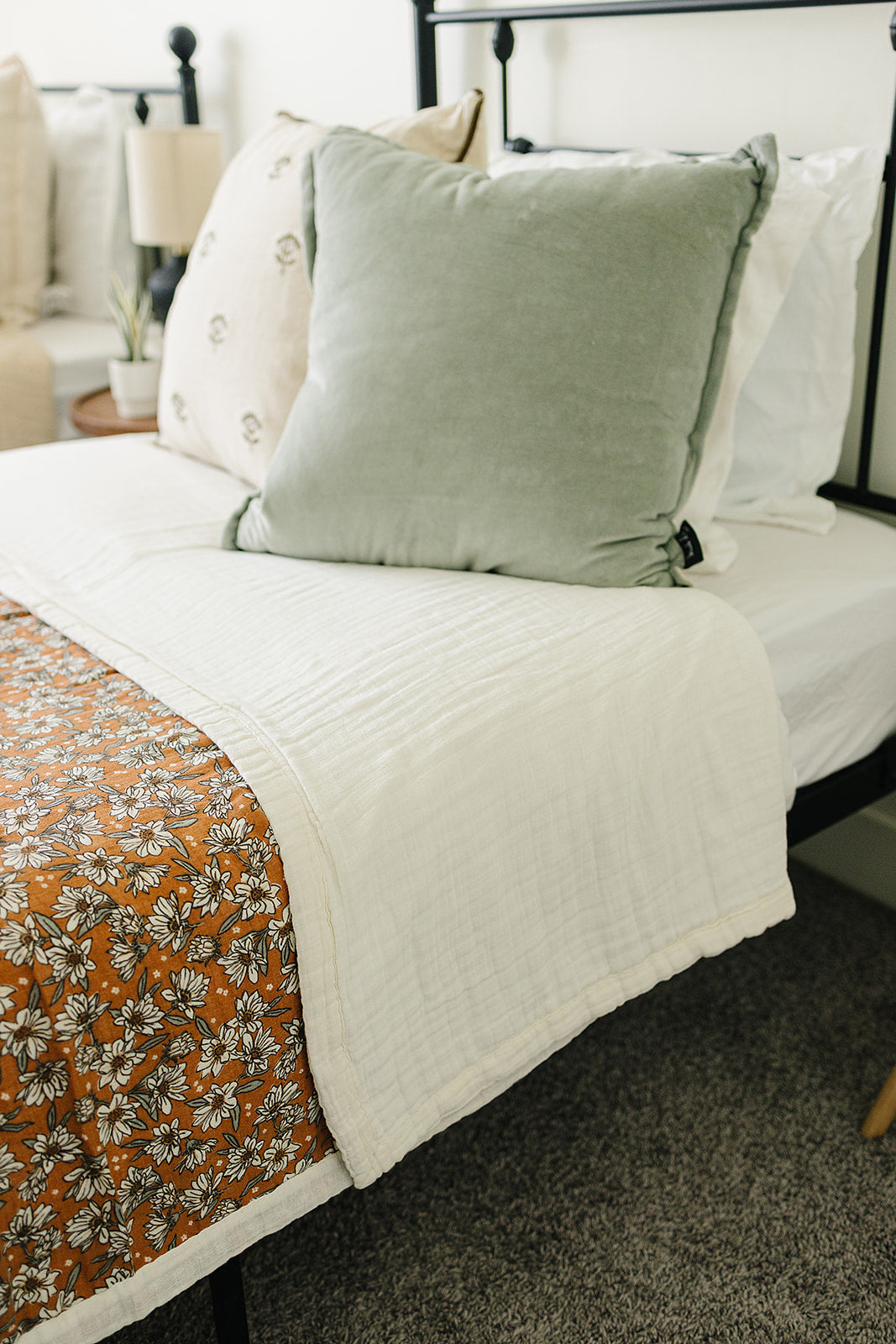 Magnolia Floral Twin Muslin Quilt - HoneyBug 