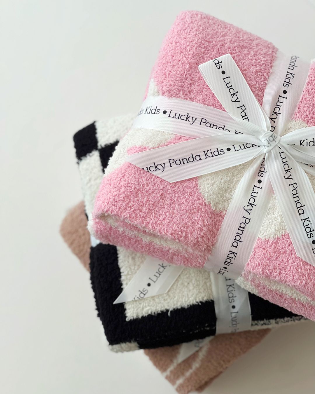 Daisy Fuzzy Blanket | Pink - HoneyBug 