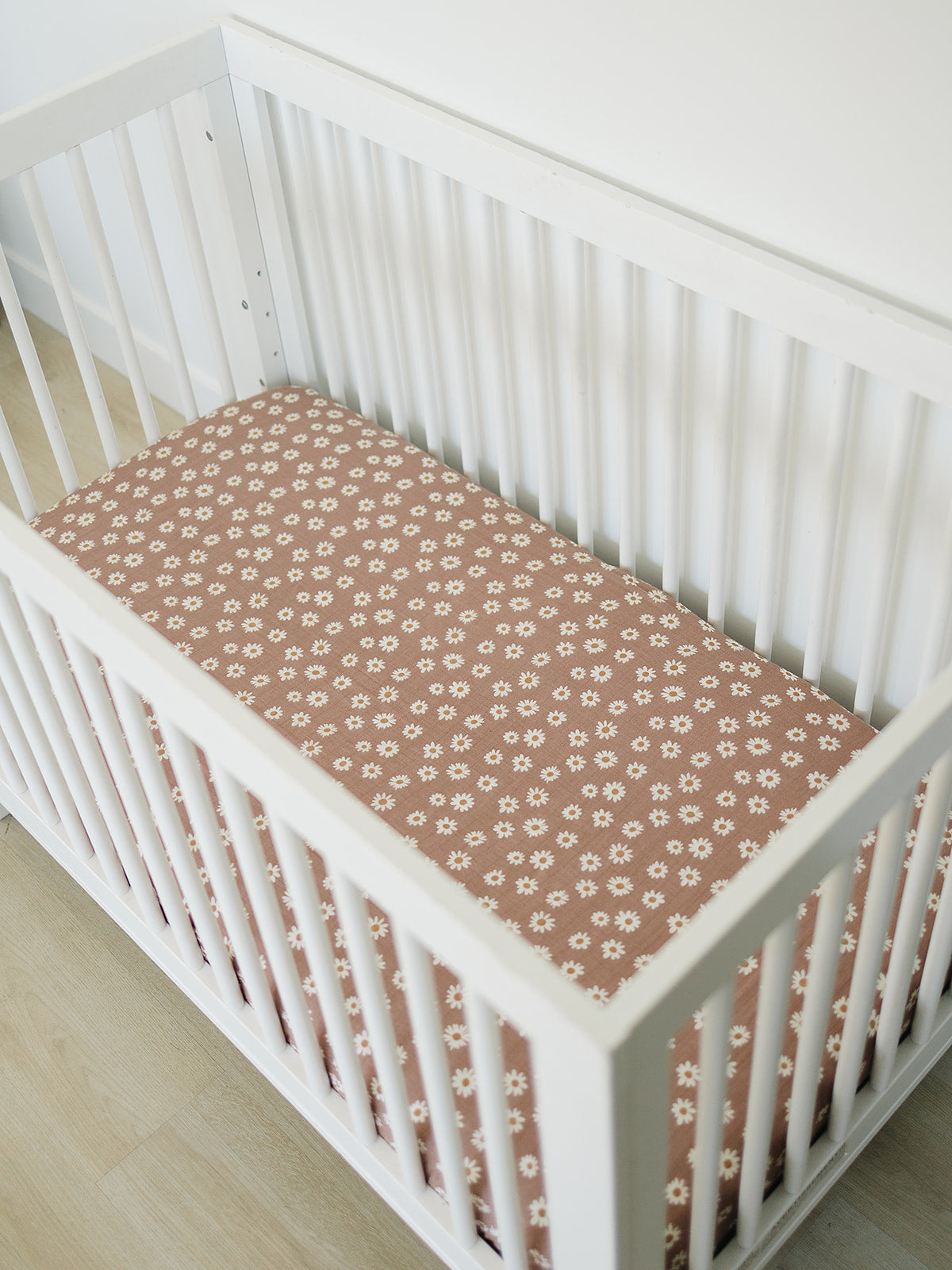 Daisy Dream Muslin Crib Sheet - HoneyBug 
