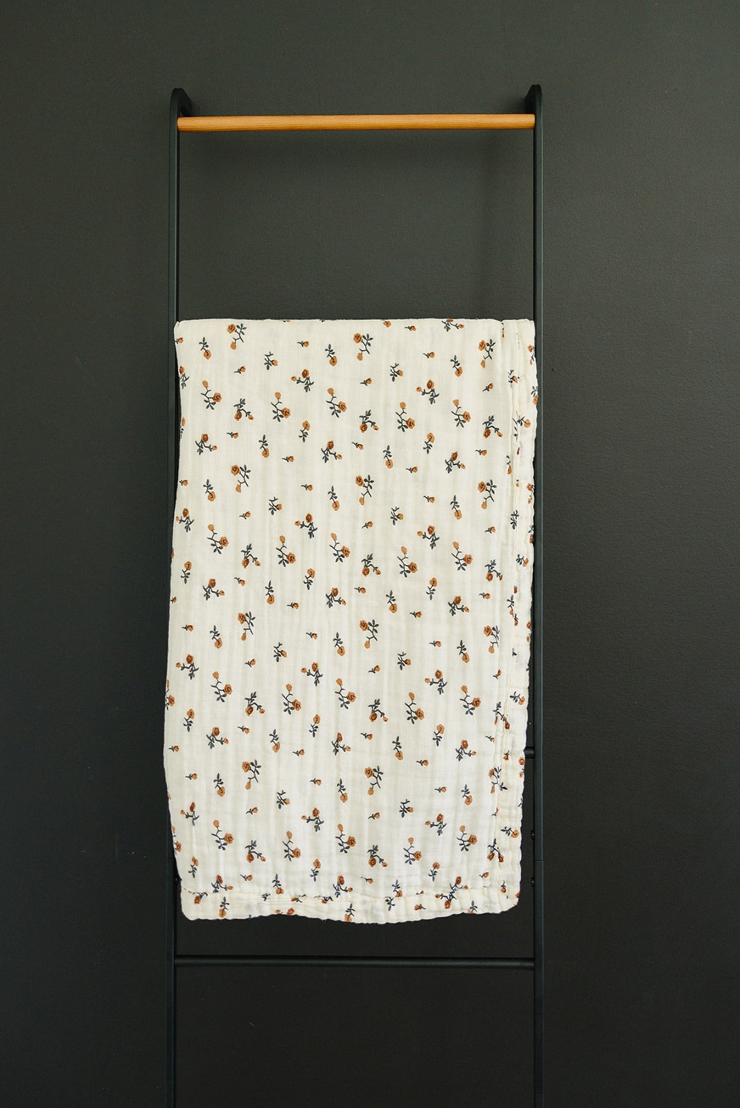 Cream Floral Muslin Quilt - HoneyBug 